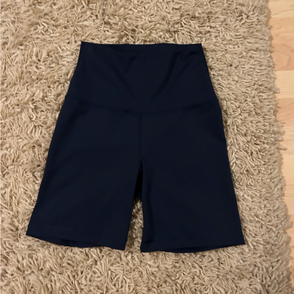 ECU Yogalicious Lux everyday 7” short navy blue biker short sz medium
